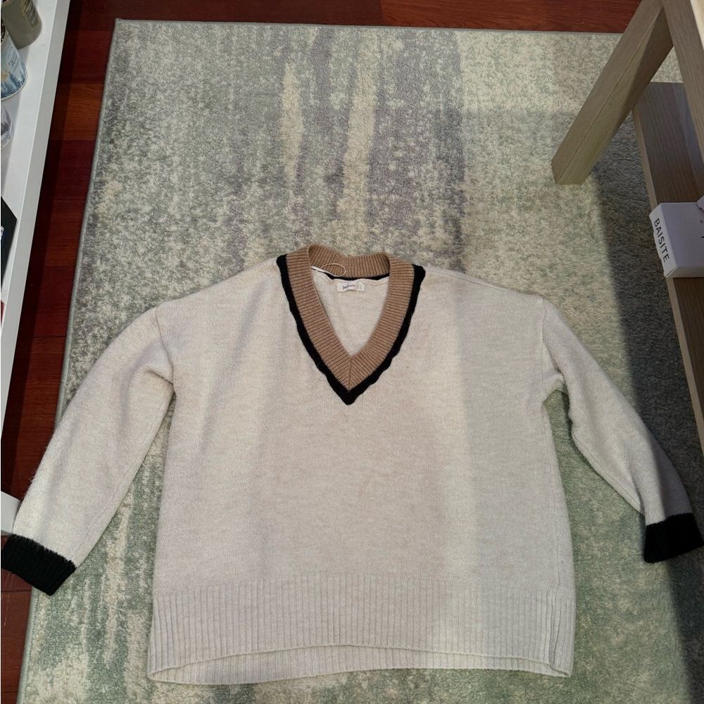 Chic V-Neck Sweater from Stradivarius